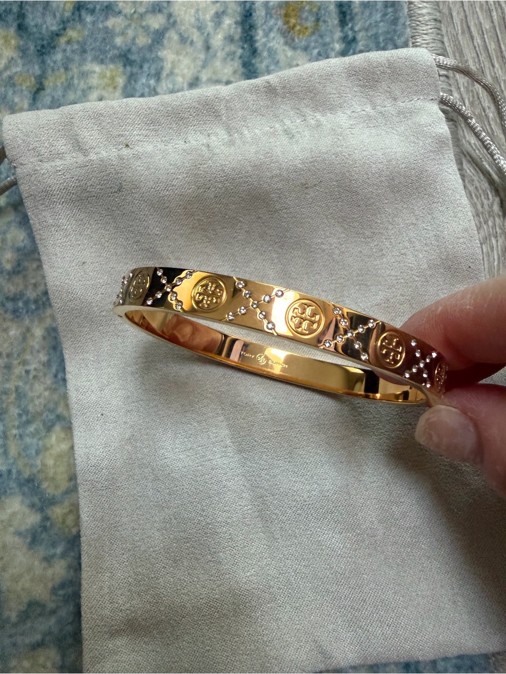Tory Burch T MONOGRAM PAVE HINGE BRACELET Tory Gold/Crystal luxury designer - Picture 3 of 7